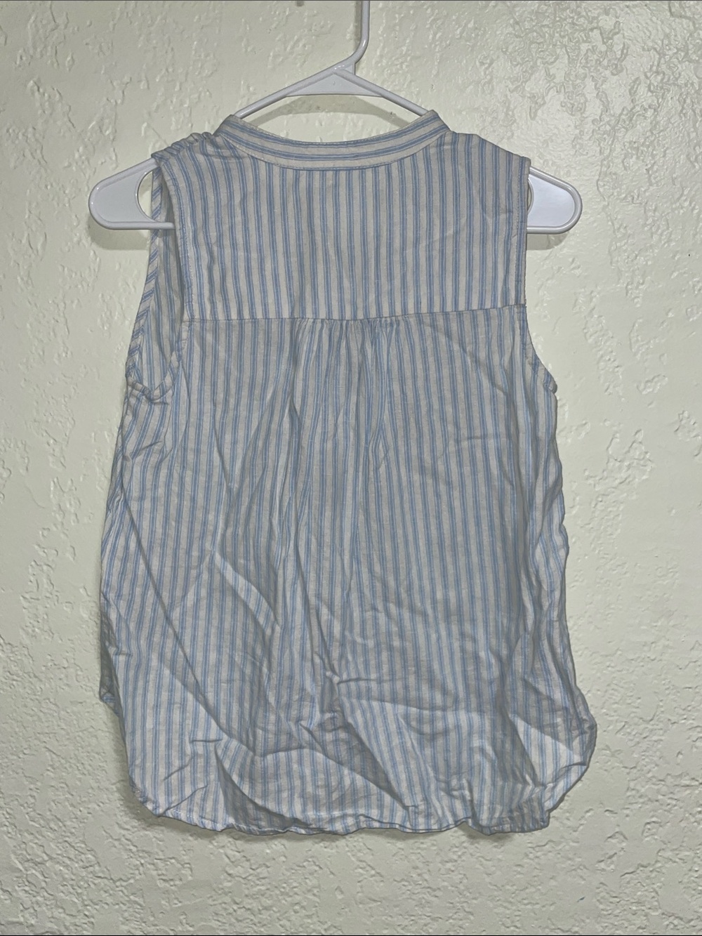 Morgan Taylor Sleeveless Stripe Button Front Top in Light Blue & White - Picture 3 of 5